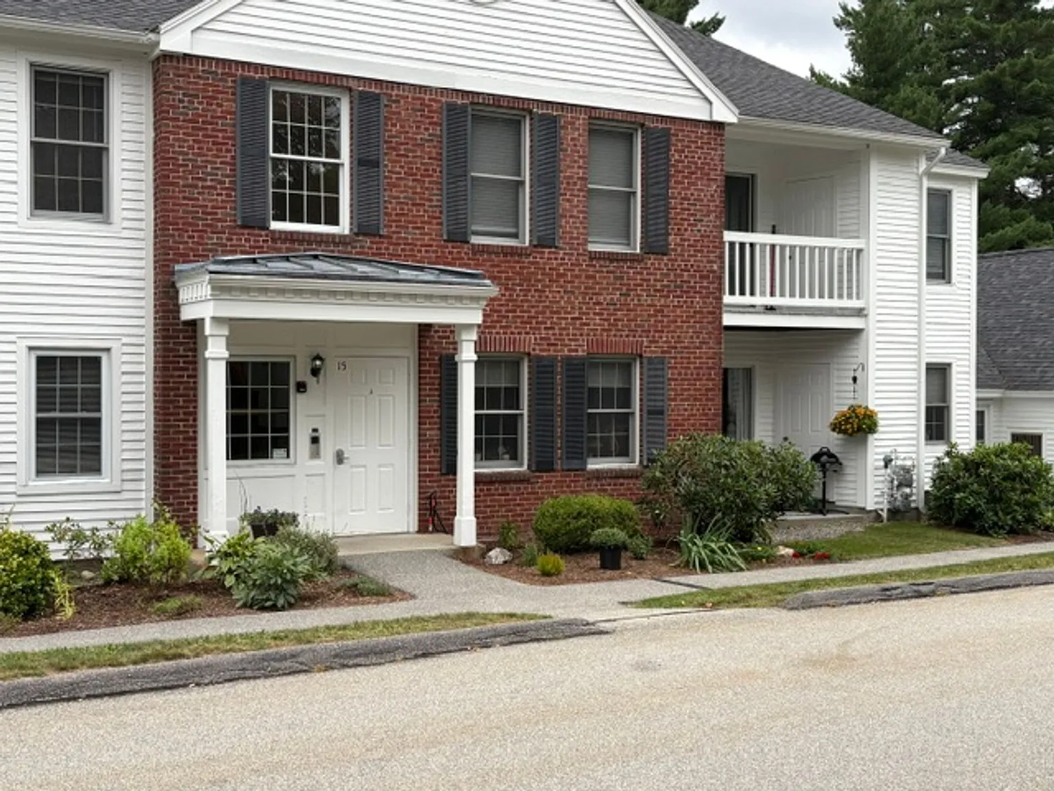 Beautiful 2 Bedroom Condo Keene, NH — Photo 2