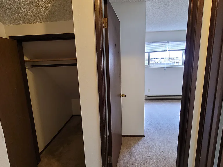 5032 11th Ave NE #4 — Photo 3