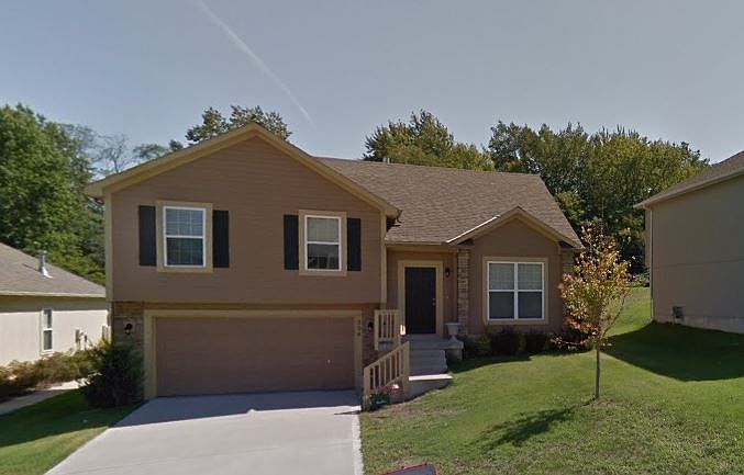 1st image of 504 NW Fox Hollow Ln