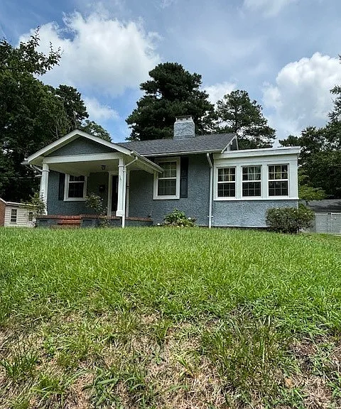 1823 Brandon Ave — Photo 1