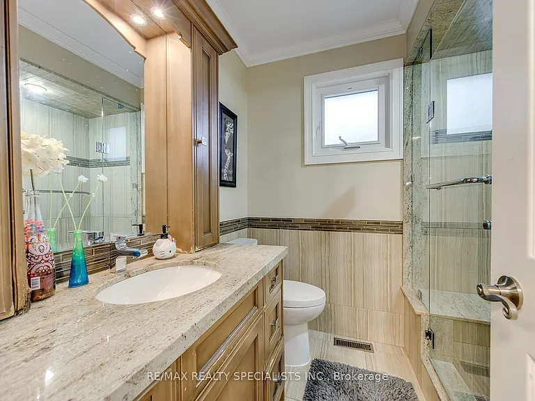 1499 Ravensmoor Cres — Photo 40