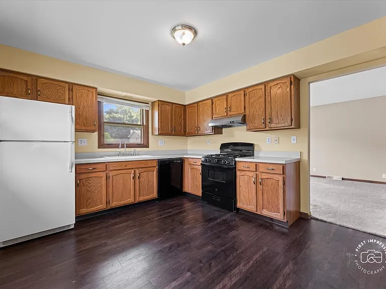 1201 Johnston Dr — Photo 7