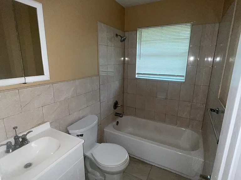 1192 W 36th St #5 — Photo 18