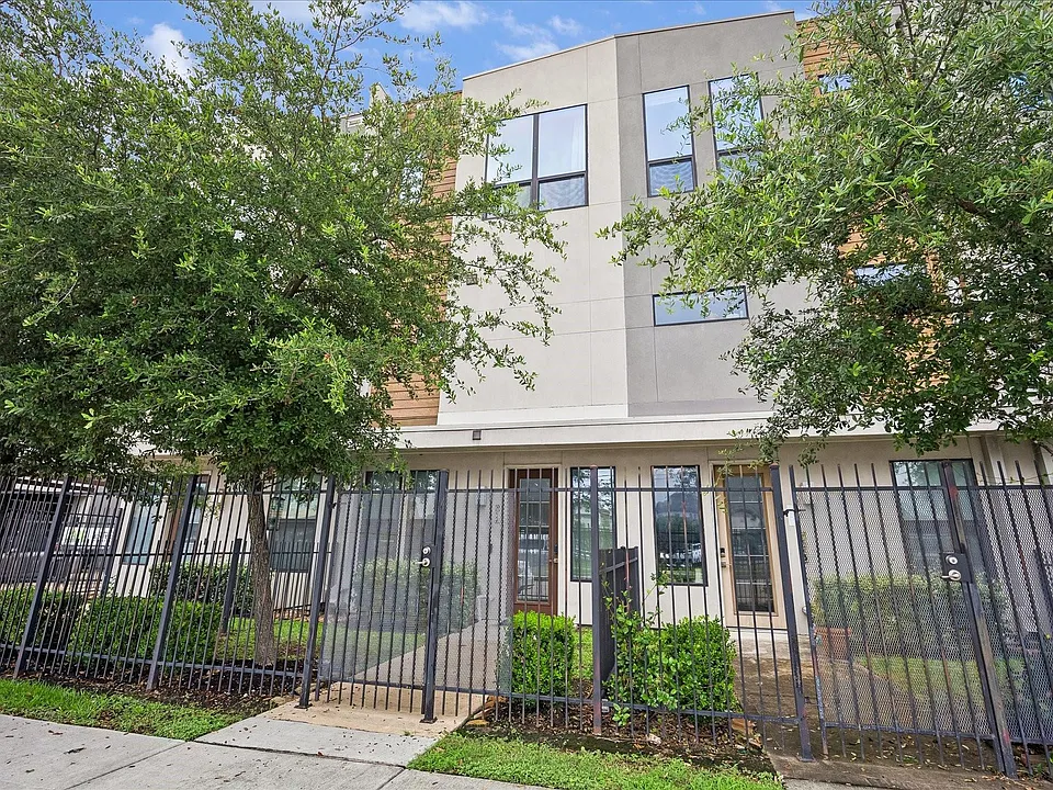 2401 Crawford St #C4B