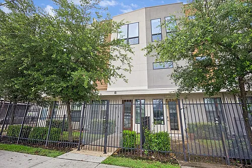 2401 Crawford St #C4B Photo 1