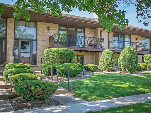 8252 Ashley Ln, Tinley Park, IL 60477