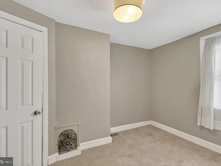 1705 Montrose St — Photo 14