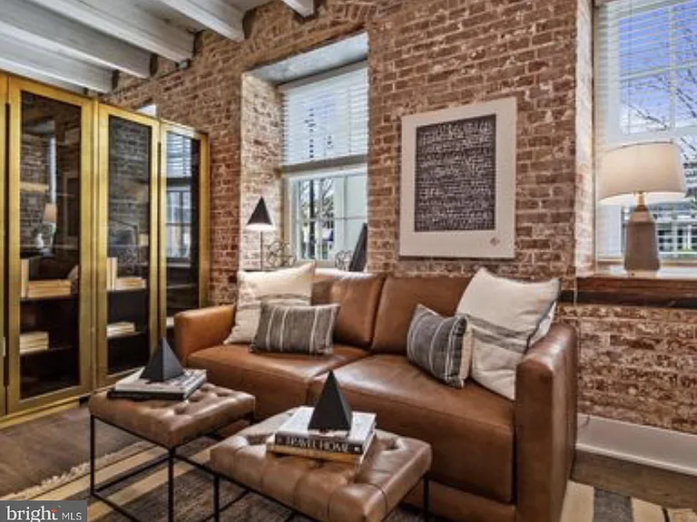 515 N Washington St #203 — Photo 3