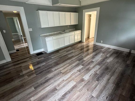 4th image of 1182 Wheeling Ave
