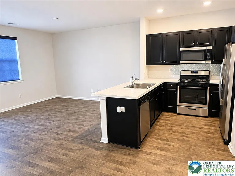 1143 Lova Ln — Photo 12