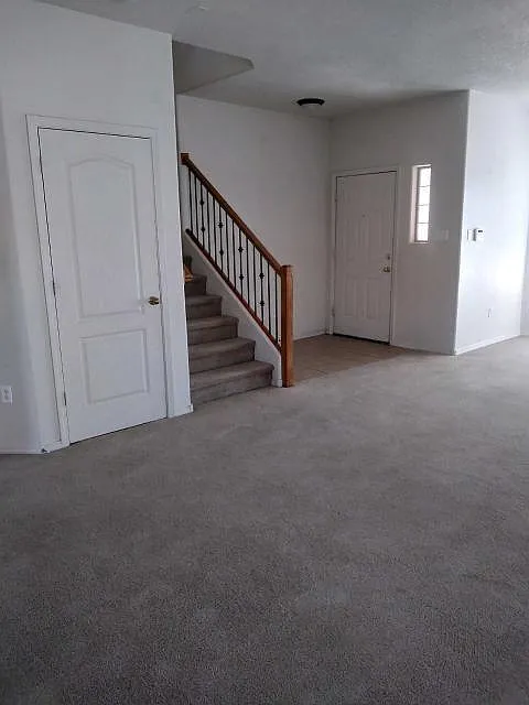 4 bed, 2.5 bath, 2831 sqft, $2,550 — Photo 2