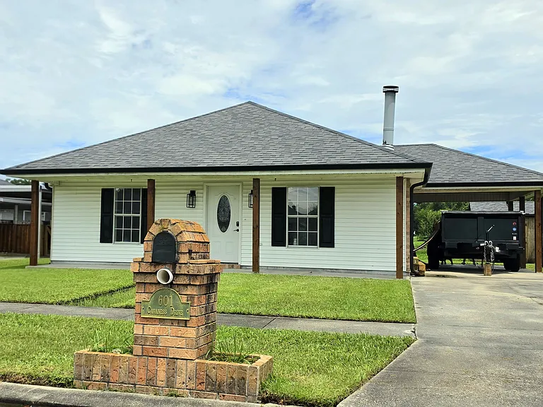 601 Cavaness Dr — Photo 1