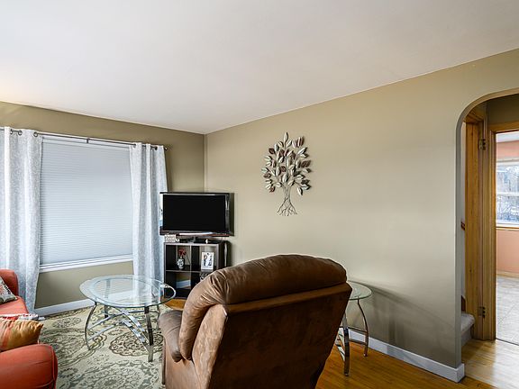 5th image of 1202 Dakota St