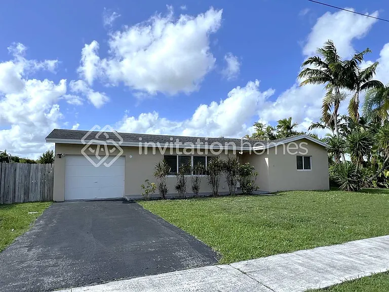 6433 NW 21st Ct — Photo 1