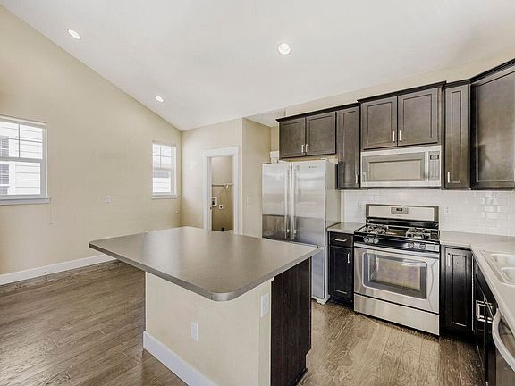 3rd image of 549 Hoyt Ln