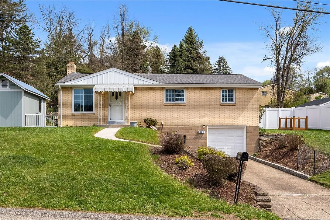 202 Glenwood Dr photo 1