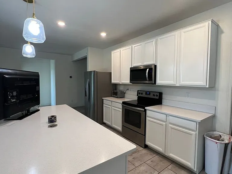 5407 S 18th Pl — Photo 7
