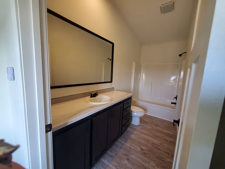 Dwelling at New Braunfels — Photo 37