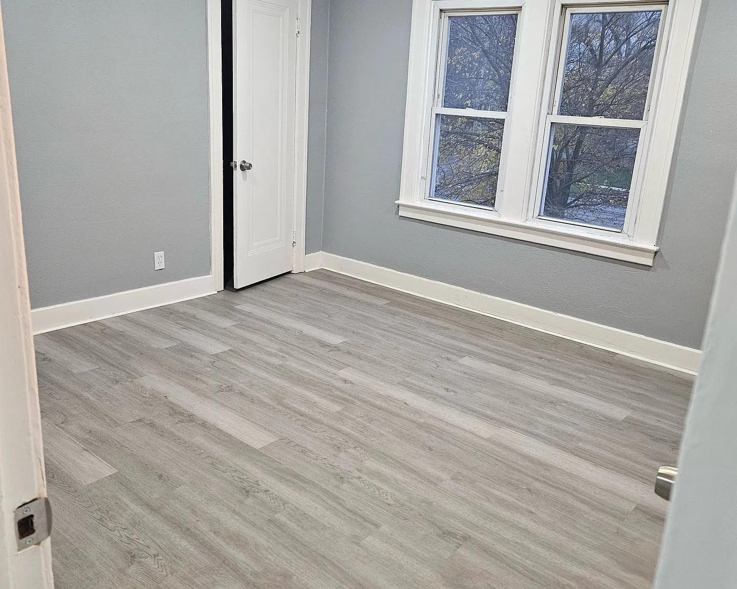 5221 Lakeview — Photo 3