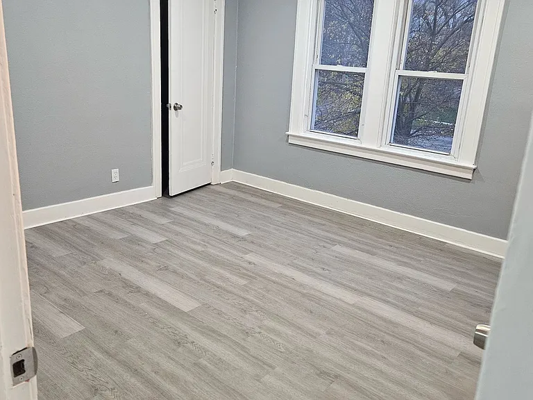 5211 Lakeview St — Photo 3