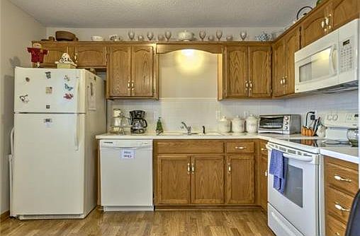 4th image of 1038 SW Ephraim Dr