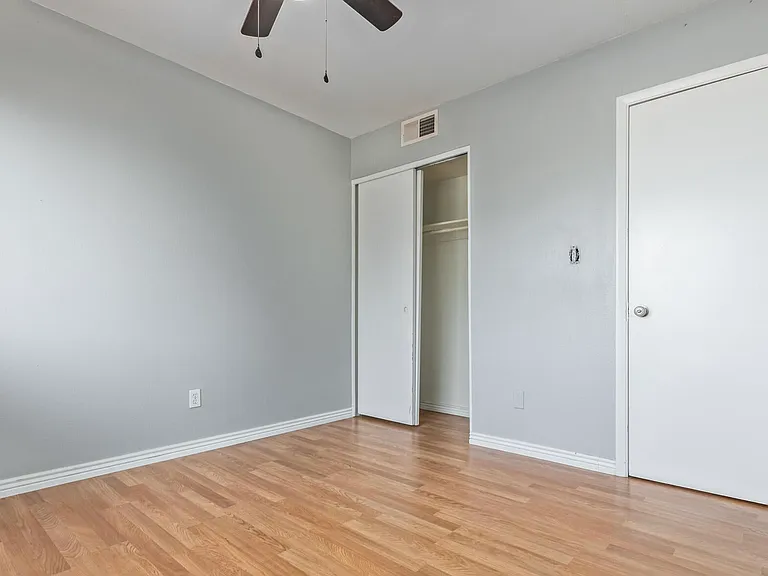 5332 W Lynwood St — Photo 6