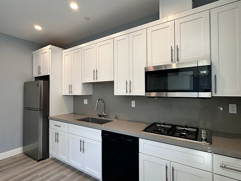 1707 Heirloom St #B — Photo 4