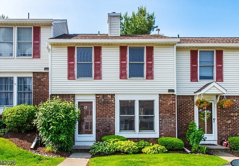 12 Liberty Ln — Photo 1