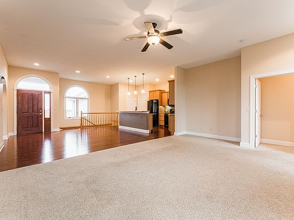 5th image of 203 Chesterfield Dr #A