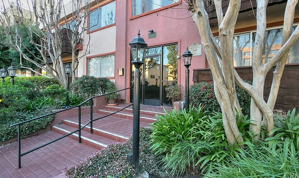 2nd image of 5349 Newcastle Ave APT 66