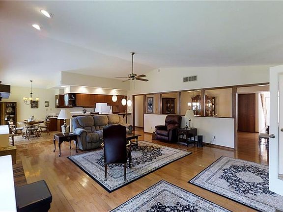 3rd image of 1431 Dominion Dr