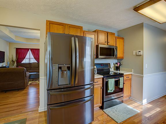 5th image of 129 Millwood Dr