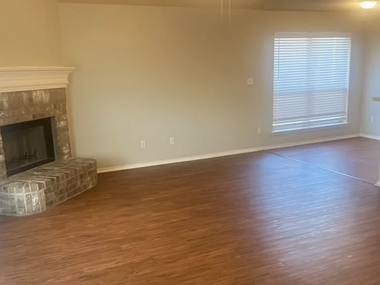 2913 Vicksburg Ln — Photo 9
