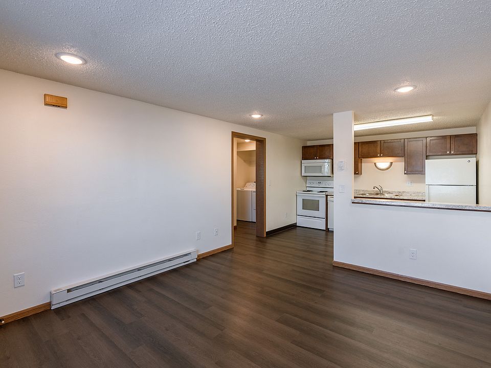 Fargo, ND Berkshire Apartments | Living