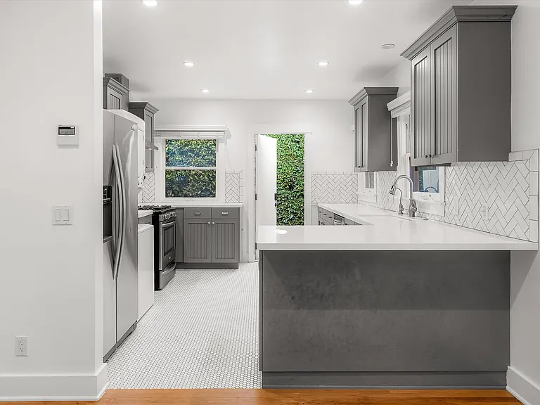 617 De La Vina St — Photo 14
