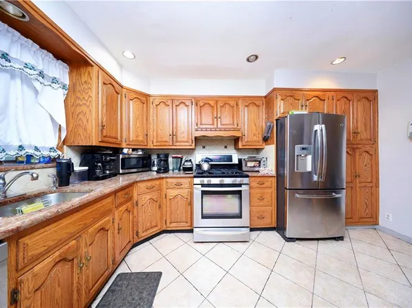 1296 East 54th Street image 4 of 32