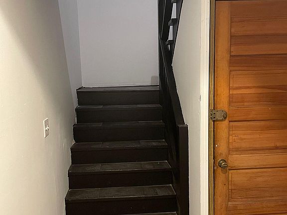 5th image of 2331 W Grenshaw St #2