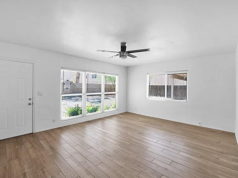 547 W San Juan Ave #B — Photo 10