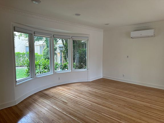 2nd image of 3312 Rowena Ave #33181
