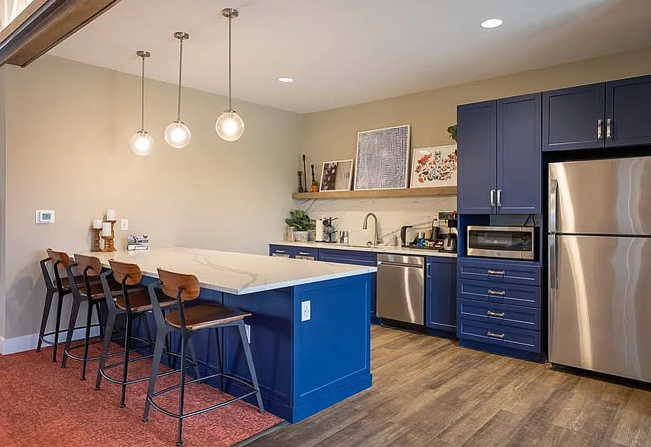 Abbey42 Apartments — Photo 4
