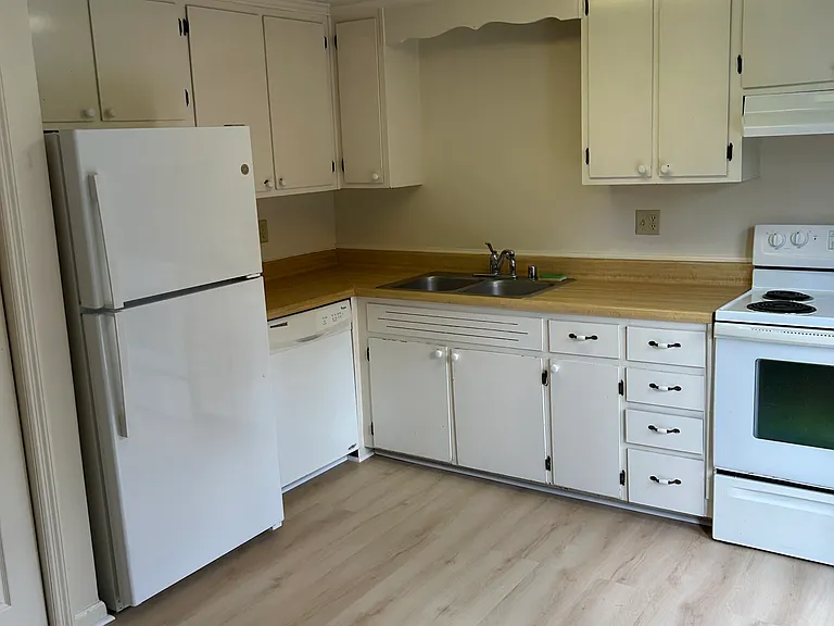 495 Pickett St #E — Photo 5