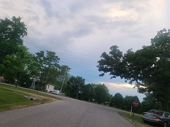 4th image of 902 School Ave