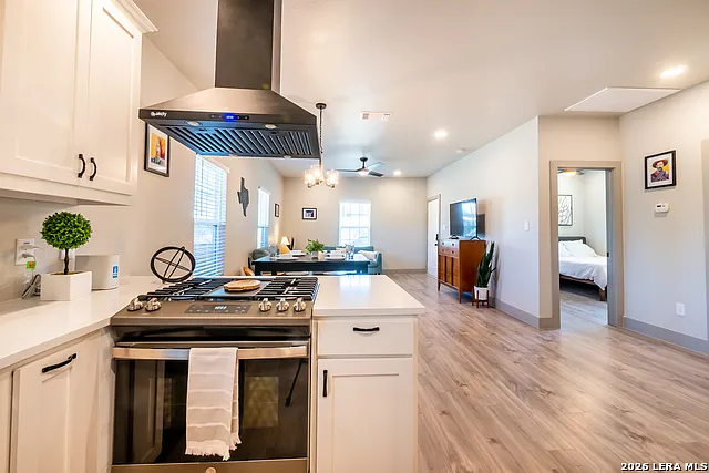 1123 S Olive St — Photo 12