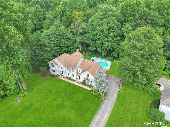 16 Founders Way, Monroe, CT 06468