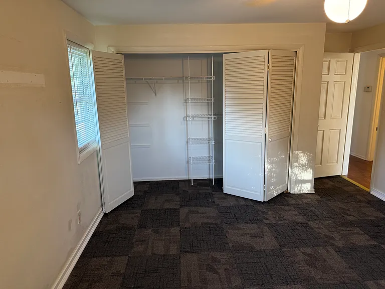2527 Greenway St — Photo 32
