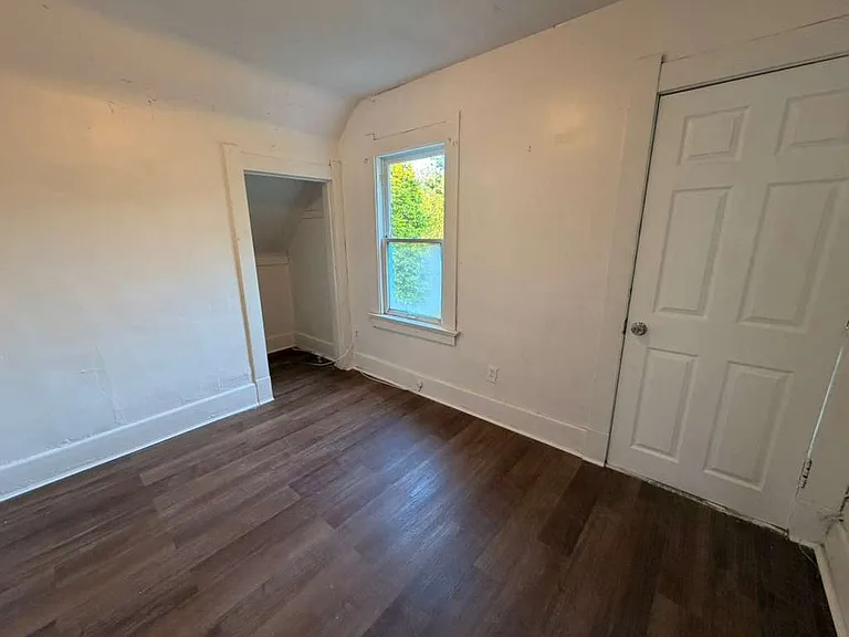 238 E Pearl St — Photo 8