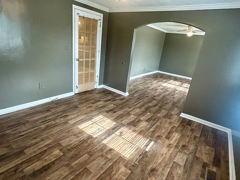 1017 California Blvd — Photo 3