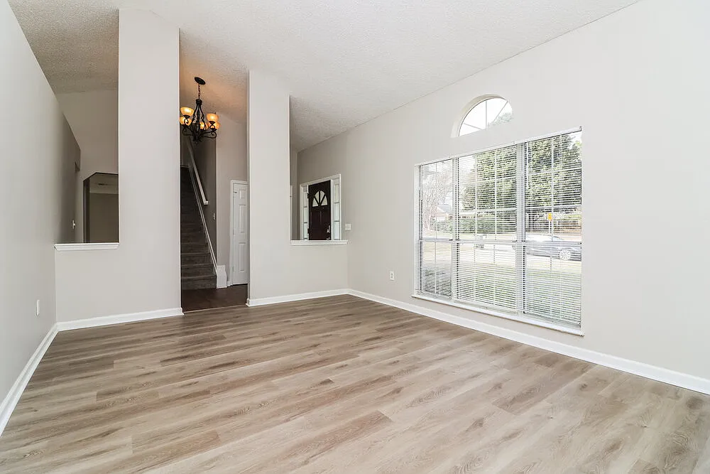 3 bed, 2.5 bath, 1840 sqft, $2,070 — Photo 4