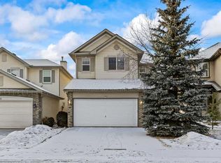 176 E Cougar Ridge Cir SW, Calgary, AB T3H5L3