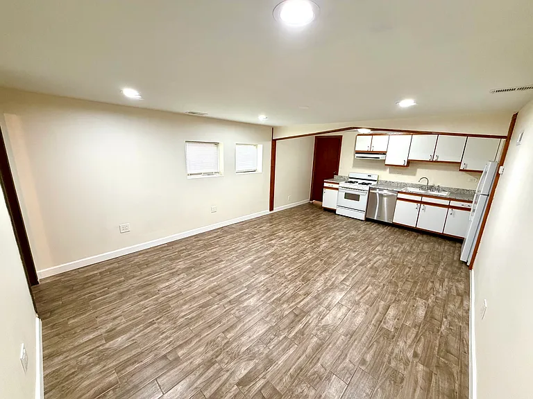 175 E Van Buren St #3 — Photo 5